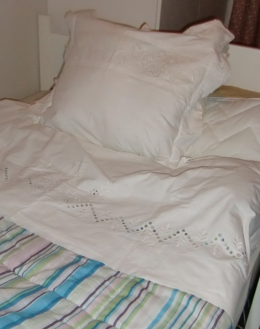 M922M Over sheets and pillowcases in various patterns with handmade English embroidery